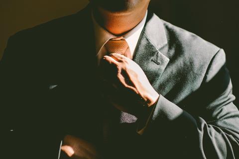 Праздничные наряды для мужчин: откройте для себя главные советы по стилю!