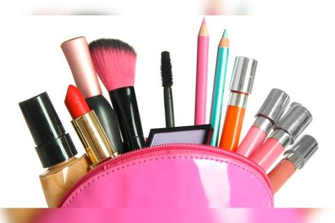 Что скрывается в старой косметике: как не стать жертвой скрытых опасностей