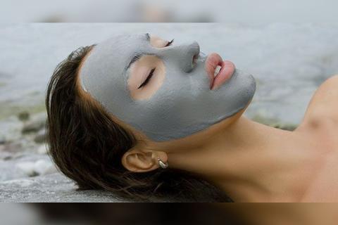 Как глина творит чудеса с кожей: секреты очищения и подтяжки