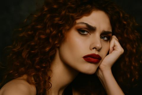 Психологи: макияж smoky eyes усиливает уверенность и делает взгляд выразительнее