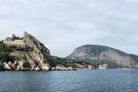 Пляж как метро в час пик: как Крым стал жертвой собственного успеха Пляж как метро в час пик: как Крым стал жертвой собственного успеха