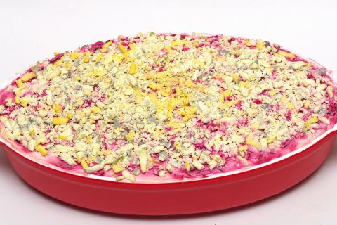 Тёртое яблоко делает слои сельди под шубой сочнее — специалисты по питанию