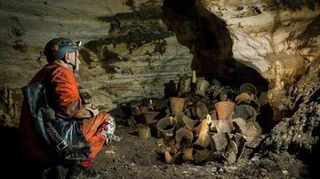 Археологи обнаружили сокровища в ритуальной пещере майя