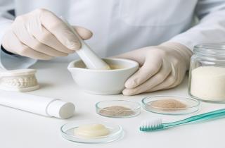 Спирт усиливает риск кариеса через ксеростомию — Тумашевич, врач