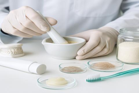 Спирт усиливает риск кариеса через ксеростомию — Тумашевич, врач