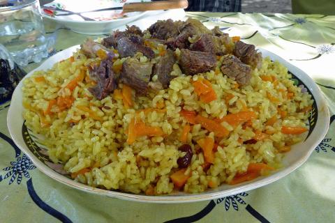 Плов с уткой и ягодами сохраняет вкус осени и согревает в холодное время года