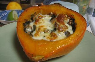 Запек тыкву с одним продуктом, а она превратилась в нечто невероятное — вот как это сделать