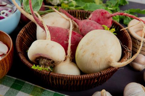 Щепотка сахара и редька: салат, который бодрит мгновенно