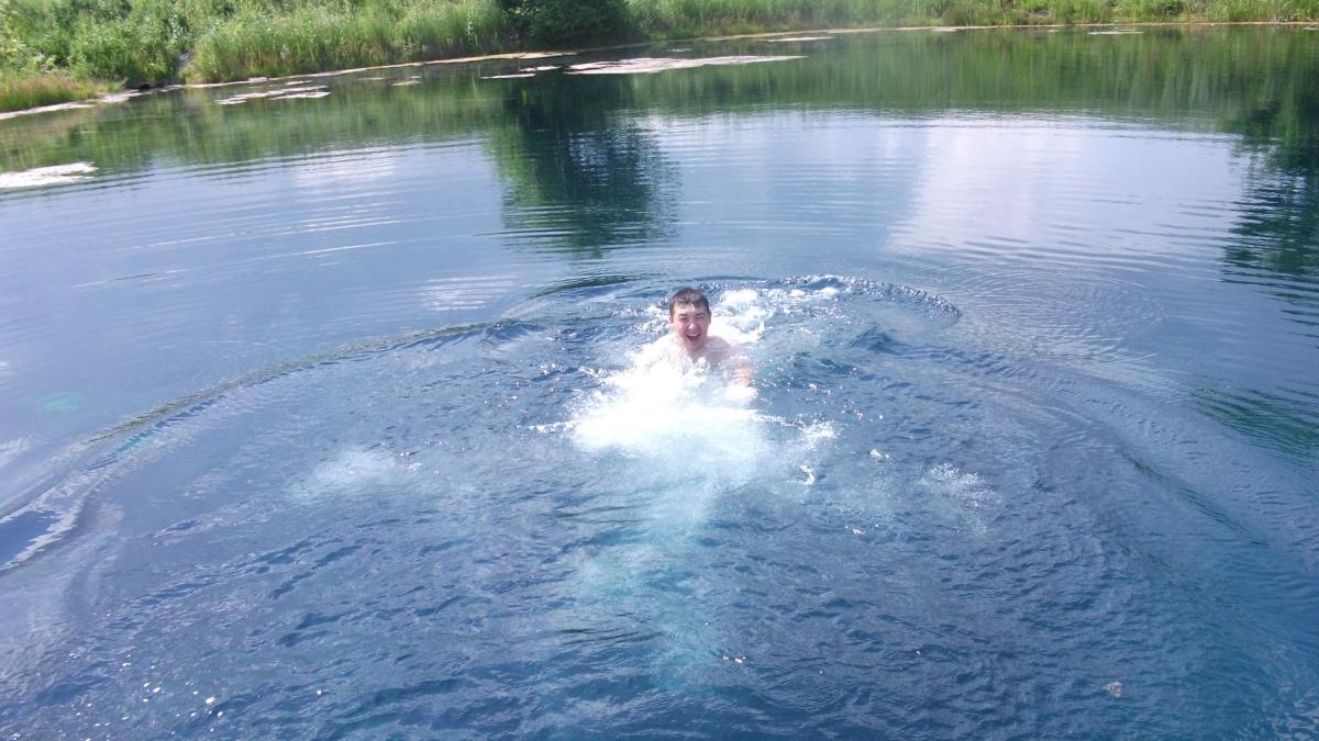 Голубое озеро,  купание