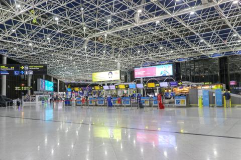 В аэропорту Сочи открыли стойки для самостоятельной регистрации и сдачи багажа