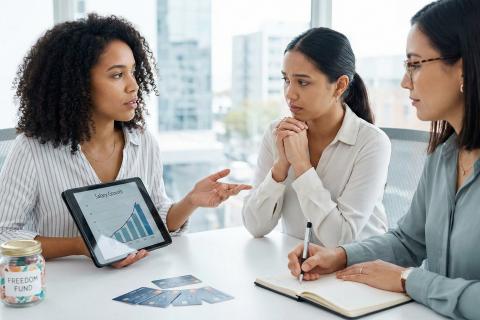 Эпоха высоких банковских процентов уходит — куда россияне понесут теперь свои деньги