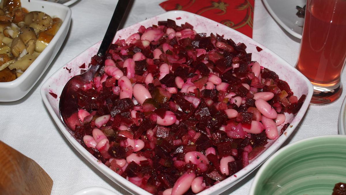 Салат со свеклой и фасолью
