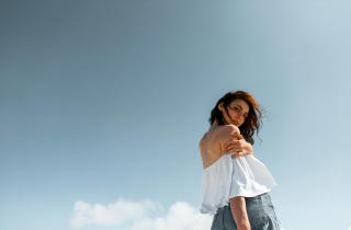 Появились растяжки на плечах? Вот что это значит и как с ними справиться без лазера