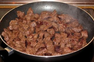 Соевый соус усиливает сочность свинины при быстрой обжарке — технологи