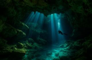 Дайвер обнаружил на дне моря десятки тысяч бронзовых фоллисов — Earth.com