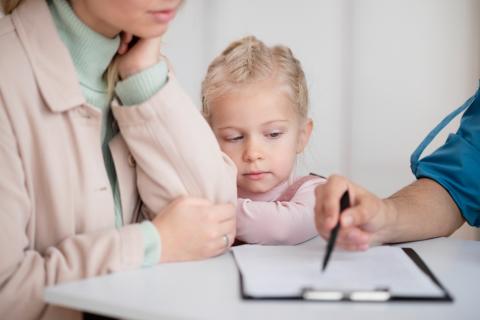 Потеряй права — забудь о долгах: как новый закон поможет родителям