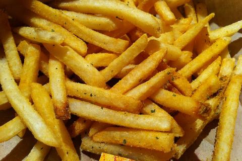 Ни грамма муки и яиц — а закуска хрустит, будто из кафе: секрет в одном недорогом продукте