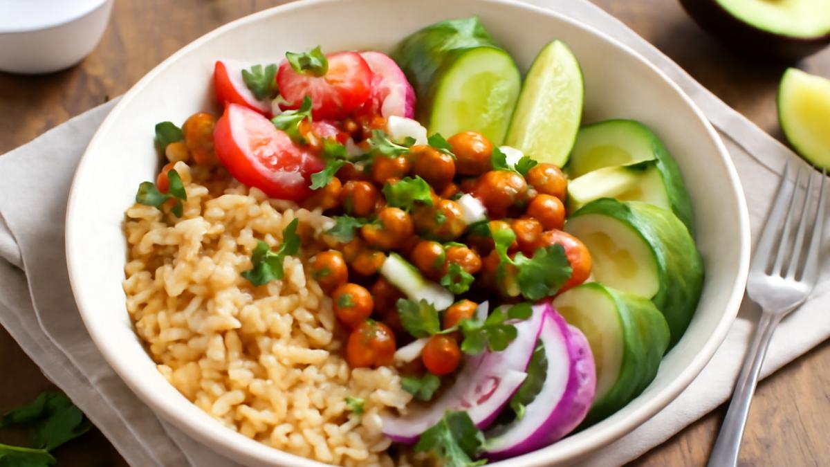 Овощной боул с нутом и рисом Овощной боул с нутом и рисом