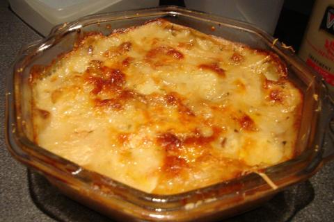 Добавила эту рыбу в картофельную запеканку — и получился ужин, от которого невозможно оторваться