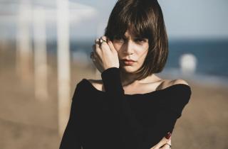 Французский гарсон и короткий каскад: стрижки, которые возьмут верх в 2026