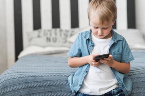 Подростки и TikTok: что на самом деле смотрит ваш ребёнок в 2025 году