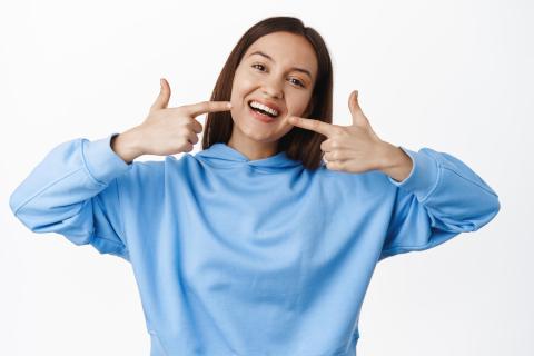 Визуальная культура меняется: лёгкие неровности зубов стали элементом индивидуальности