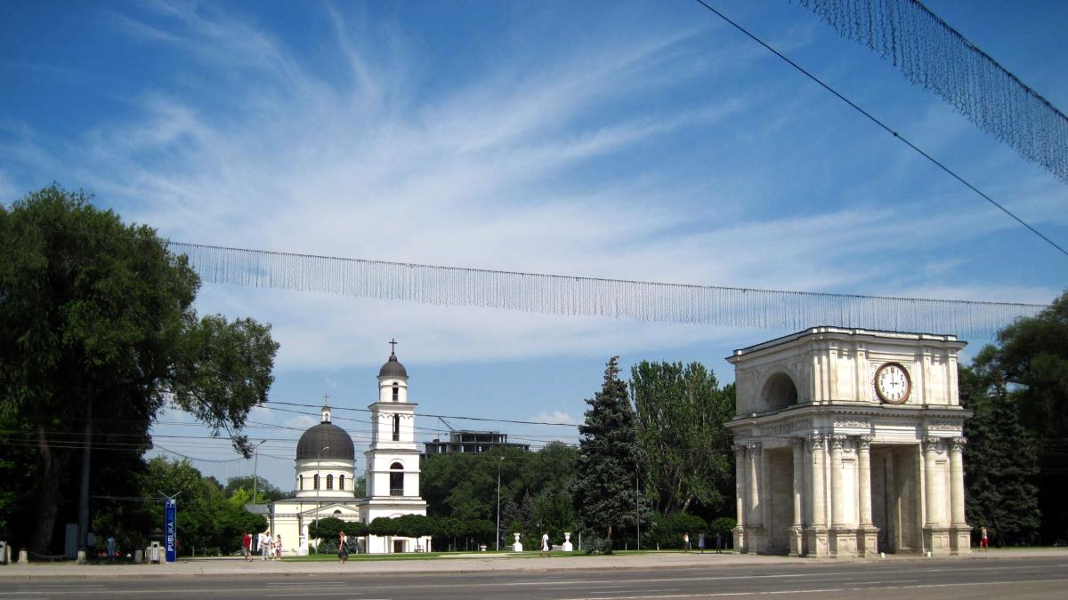 Перистые облака над Соборным парком, вид на Восток - panoramio