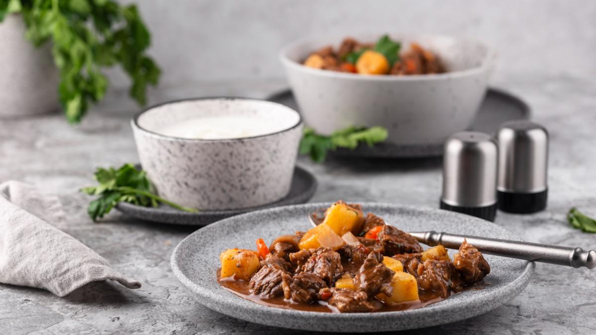 Тушеное мясо с овощами