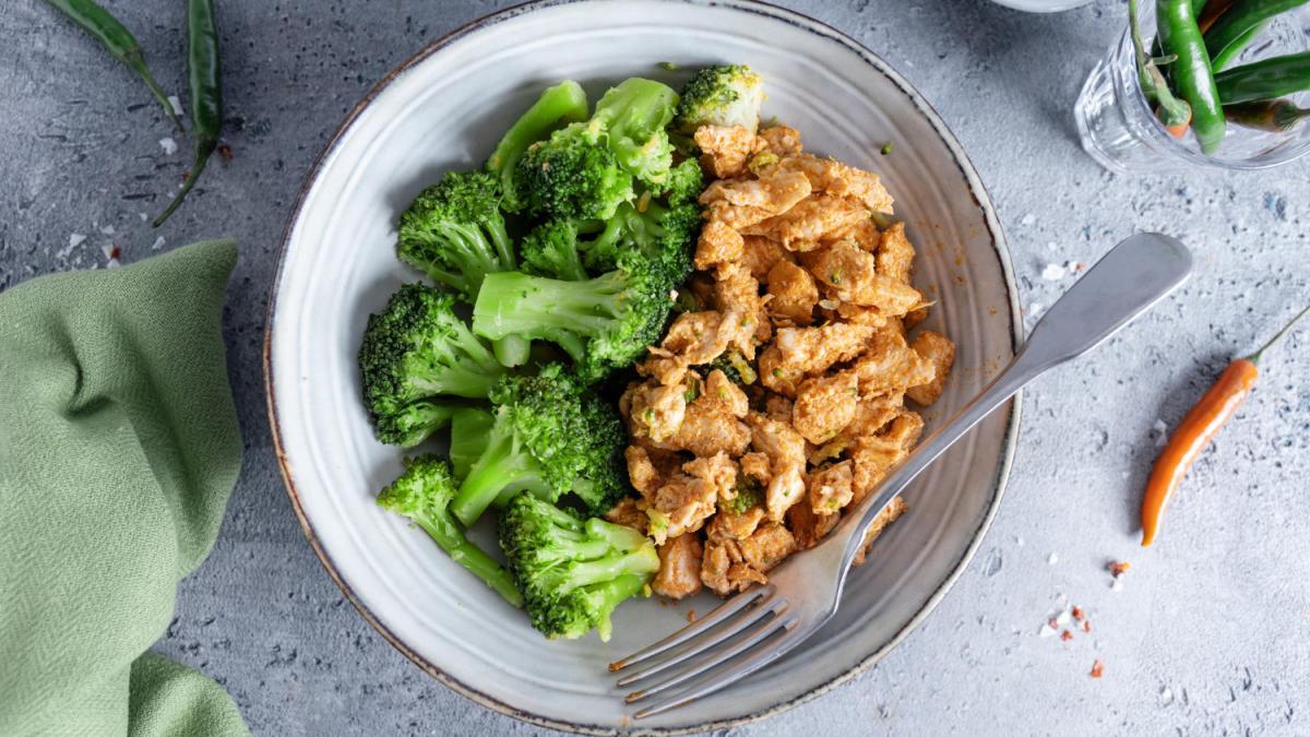 Куриные грудки с брокколи