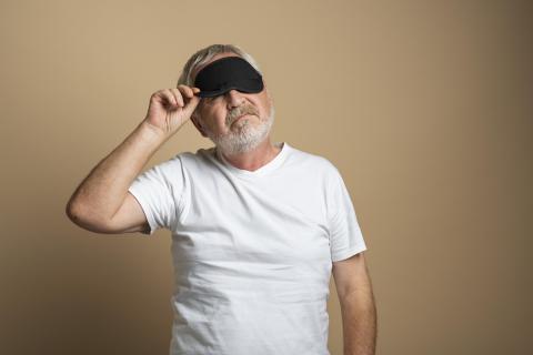 Авито и создатели Ёлок 12 поддержали пожилых к Новому году