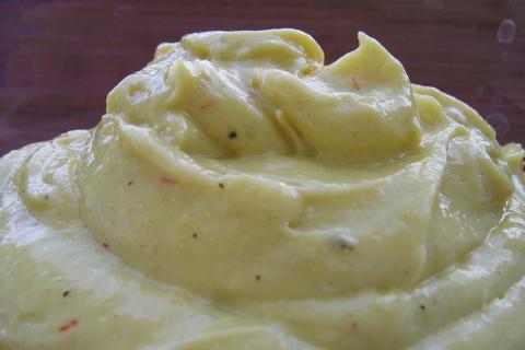 Соус, который превращает любое блюдо в ресторанное: секрет в печёном перце и чесноке