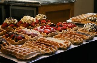 Жаль, раньше не знал: один трюк делает картофельные вафли хрустящими снаружи и нежными внутри