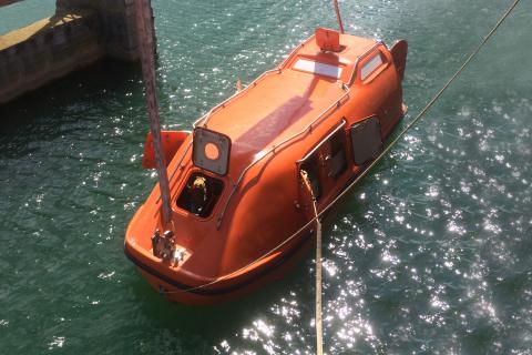 Тайфун, скалы и ночь на море: как россиян спасали с затонувшего катера у берегов Таиланда