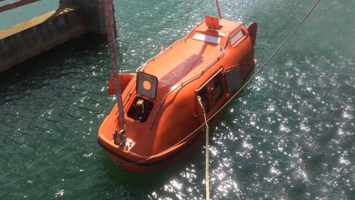 Аварийно-спасательная шлюпка