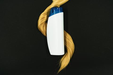 Фиолетовый или синий? Как выбрать шампунь, который спасёт твой оттенок от катастрофы