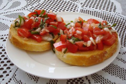 Как приготовить брускетты с папоротником и яйцом — полезная закуска на лето и осень