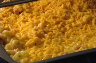 Тёртый сыр формирует ровную корочку на запеканке — технологи общепита