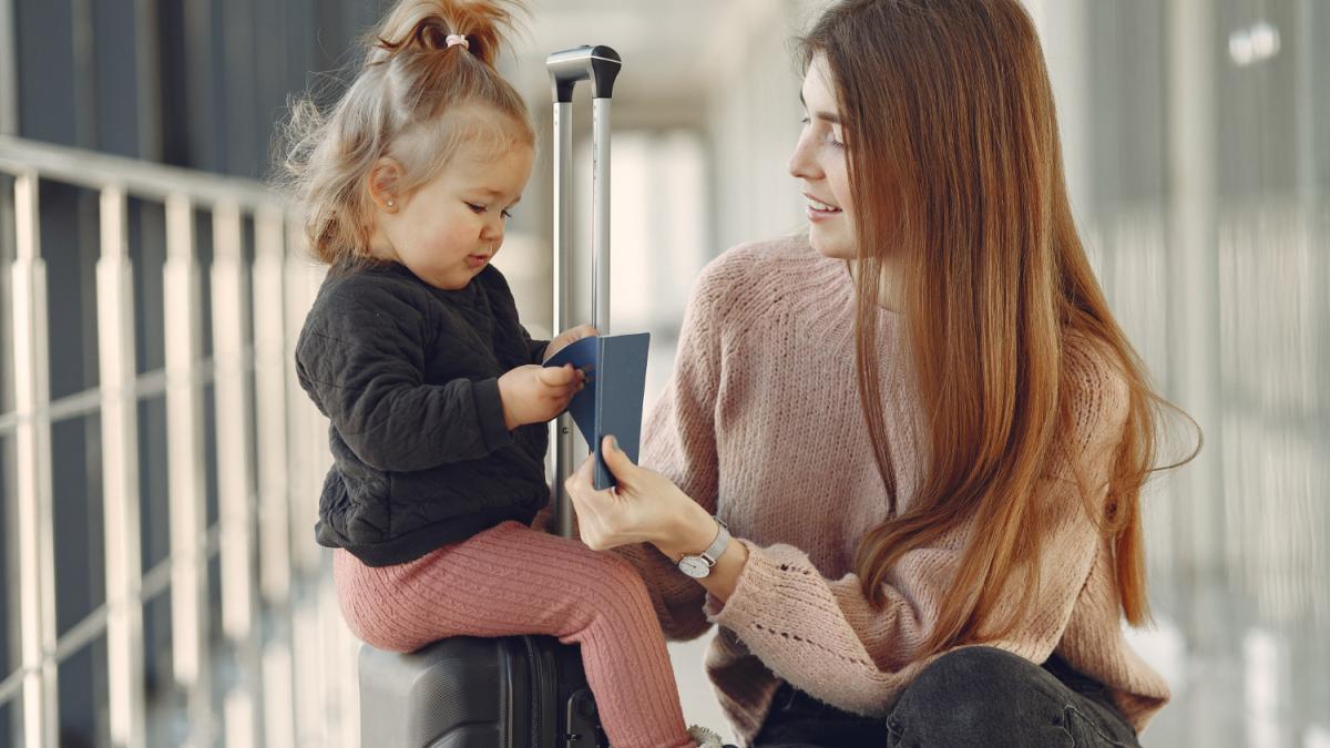 семья в аэропорту