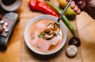 Рыбный соус формирует характерный вкус супа Том Ям — гастрономы