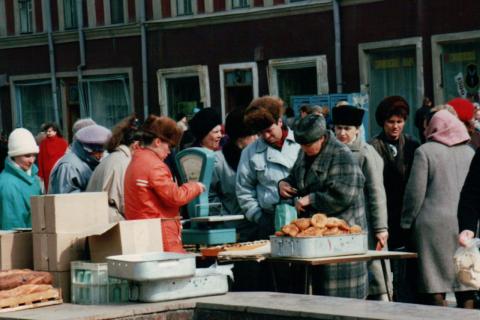 Турбо, Love Is и кукурузные палочки: чем пахло детство в 2000-х
