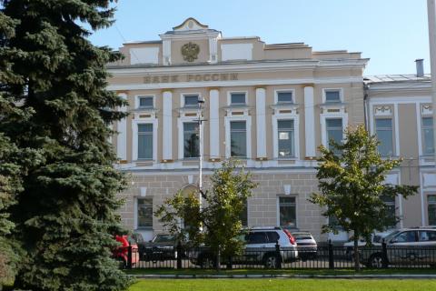 Центробанк не спешит снижать ставку — инфляция всё ещё высока