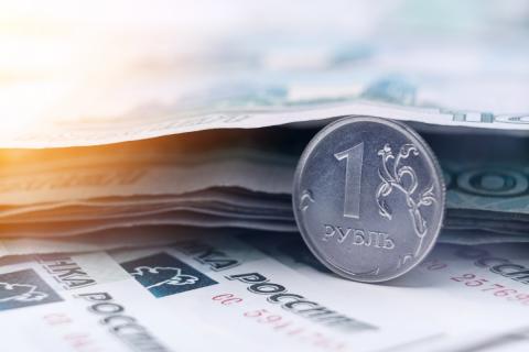 Почему рубль может подешеветь к осени