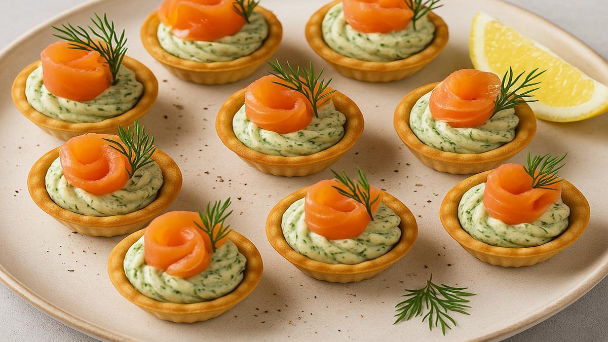Тарталетки с копчёной рыбой и укропным муссом Тарталетки с копчёной рыбой и укропным муссом