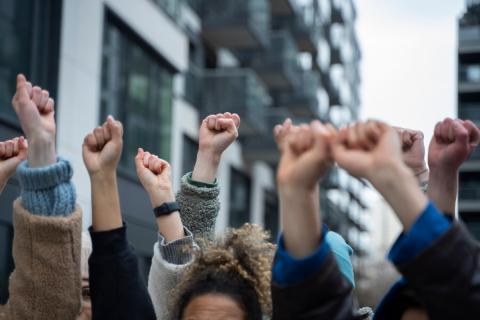 Как мода становится оружием протеста: неожиданные способы борьбы через стиль