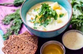 Полукопчёная колбаса даёт яркий дымный вкус супу — мясные эксперты