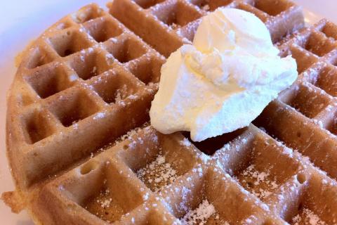 Какао делает структуру шоколадных вафель плотной и ароматной — кондитер