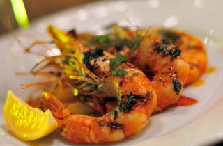 Оливковое масло улучшает сочность креветок в шпажках — диетологи