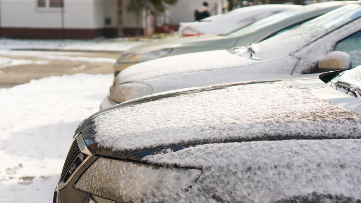 Машины в снежный день