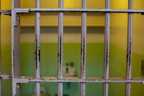 Золотой поток ушёл мимо налоговой: директора компании из Магадана ждёт опасная развязка