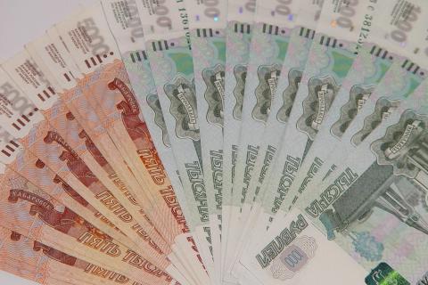 Почему россияне по-прежнему скупают доллары